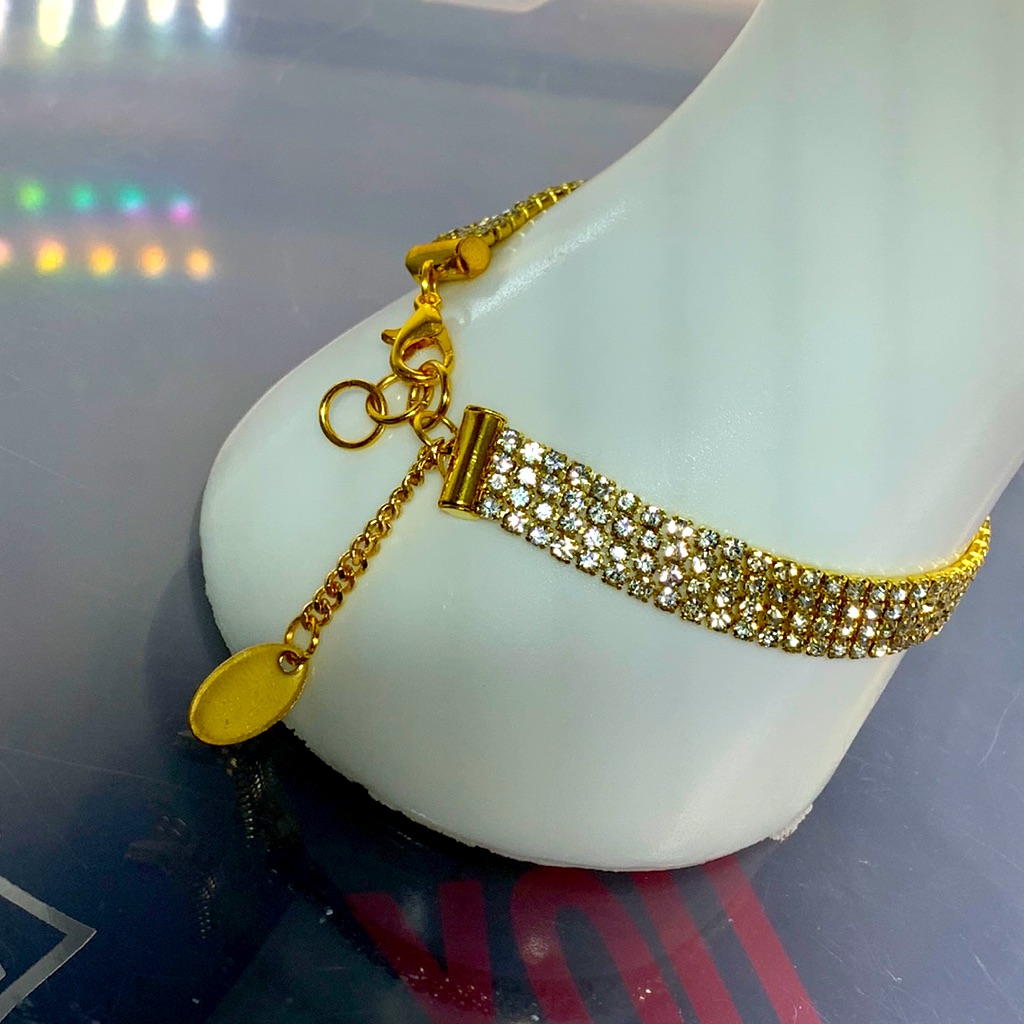 Tennis Crystals Bracelet Size 6 78 30$